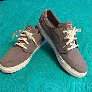 Nike Men's Grey Nike Zoom Air Canvas Sneakers